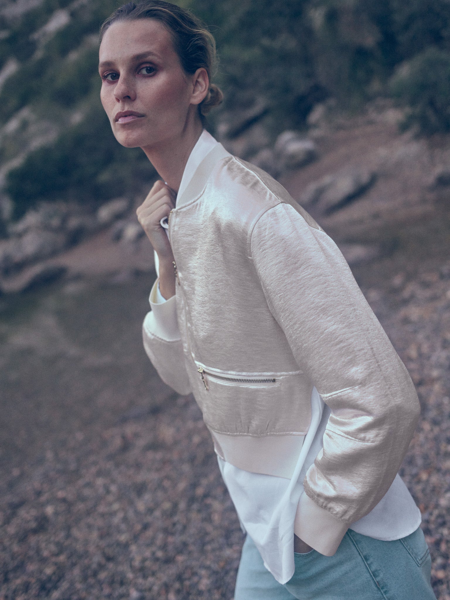 Modelshot / Ecru / Detail